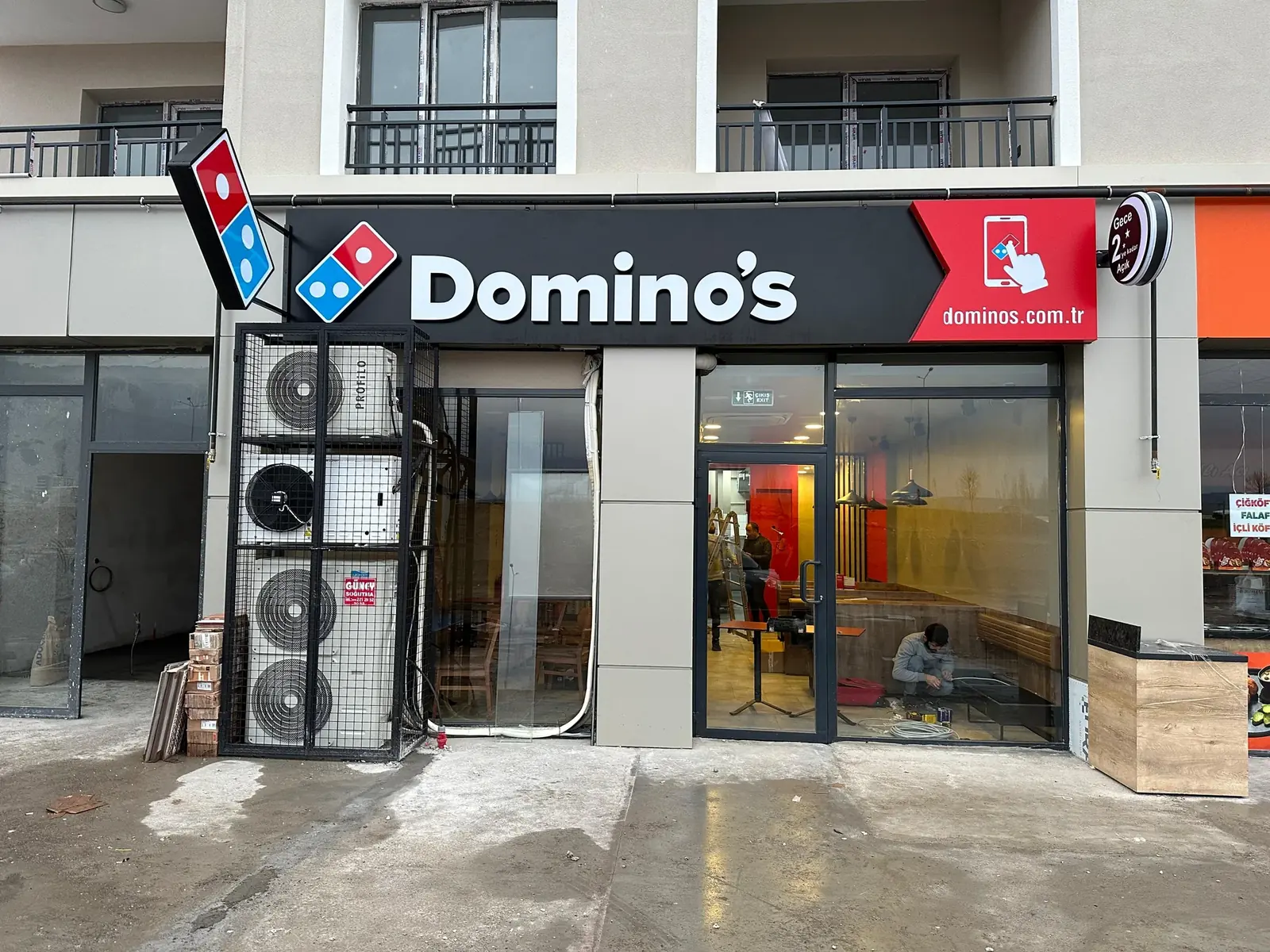 Kurumsal Mağaza Ön Cephe ve Kutu Harf Montajı