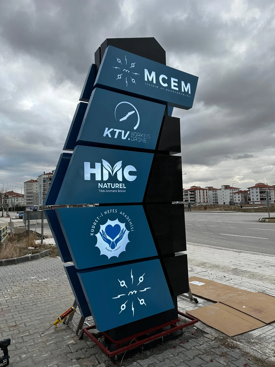 Kat Rehberleri & Tavandan Askılı Yönlendirmeler