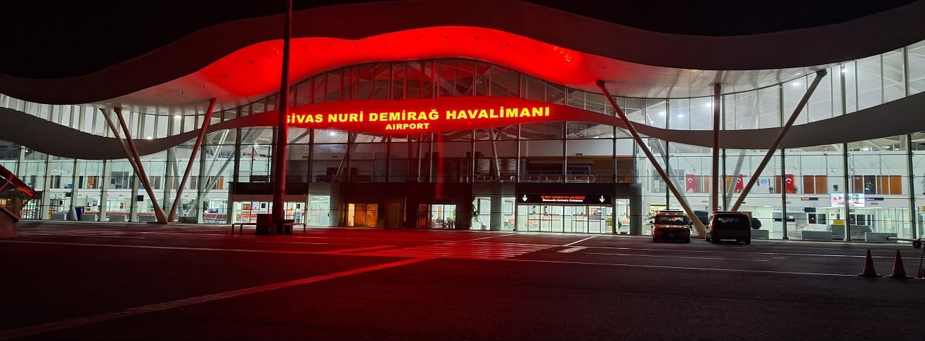 Sivas Nuri Demirağ Havalimanı Gece Işıklı Terminal Tabelası Alim Reklam